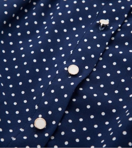 Blus marinblå vita prickar knappar